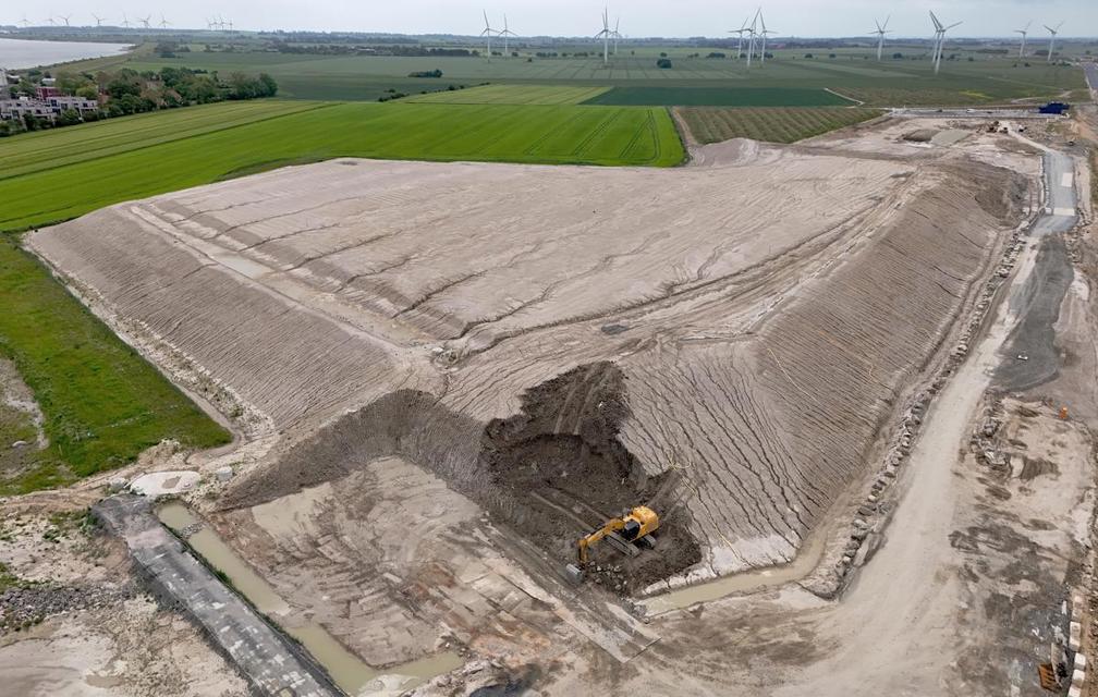 Luftbild des marinen Bodenlagers auf der deutschen Tunnelbaustelle bei Puttgarden